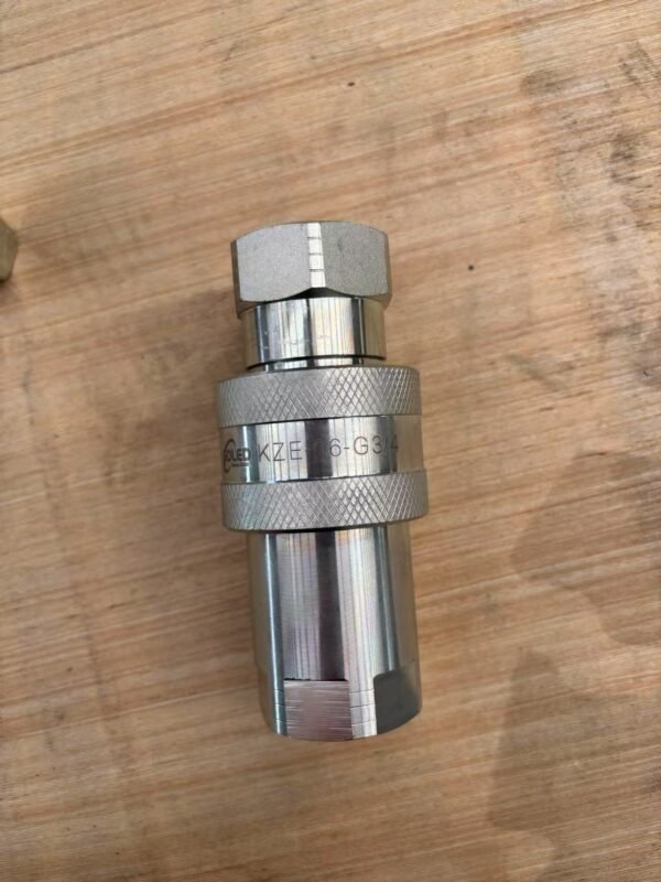 12 Screw type hydraulic quick coupling with BSP thread for 1/2” Hose - one set