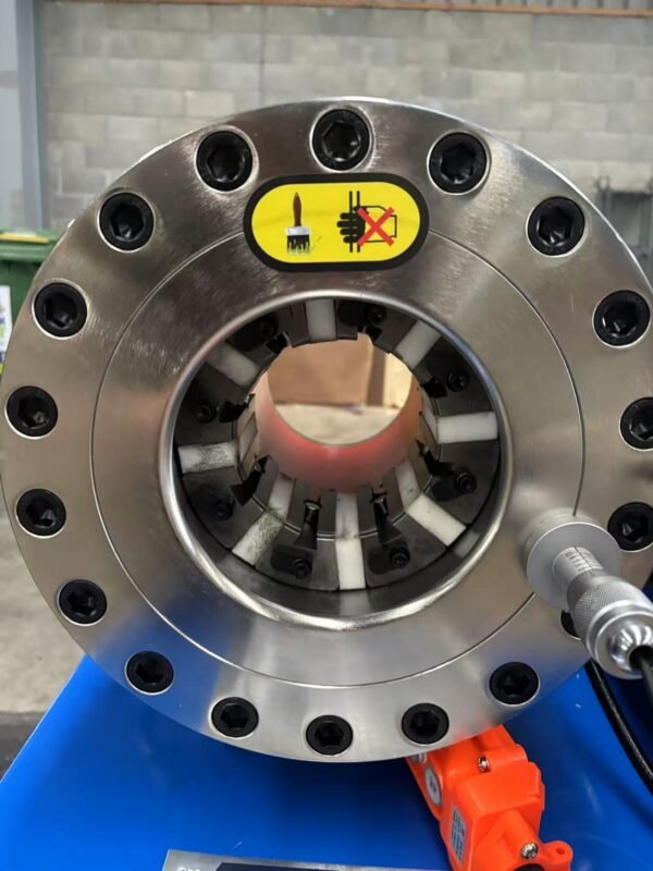 Brand new 12V/24V mobile hydraulic hose crimping machine.